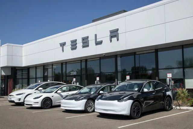 Tesla Model 2 Popular Mechanics: Does Anyone Even Want an Electric Car? g1-1641590828.jpg?crop=1.00xw:1