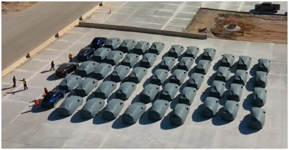 Tesla Model 2 Model Y's coming out of Texas Giga Factory PRODUCTION MODEL Ys COMING OUT OF GIGA TEXAS! - Tesla Gigafactory Austin 4K Day 575 - 2:17:22