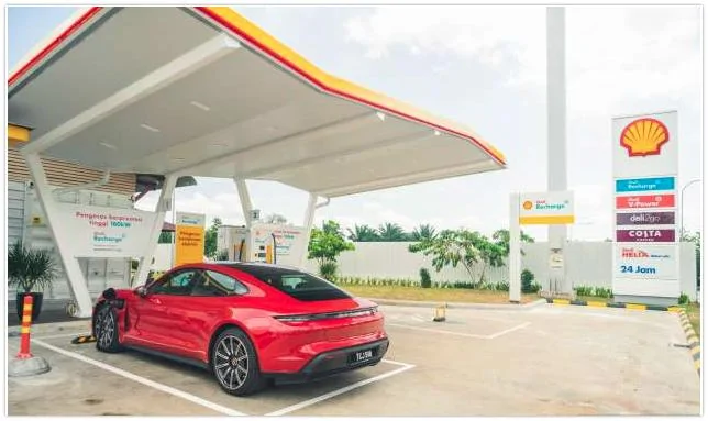 Tesla Model 2 The EV Charge Stations to become the Norm (Shell Steps Up with Smart Parking Barrier) Shell Recharge EV fast
