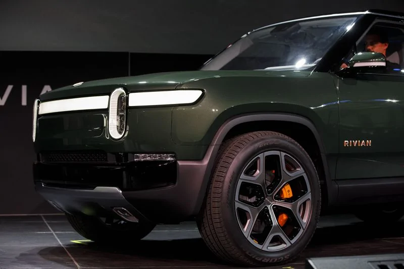 Tesla Model 2 Bloomberg: Amazon-Backed EV-Maker Rivian Aims for IPO This Year 800x-1