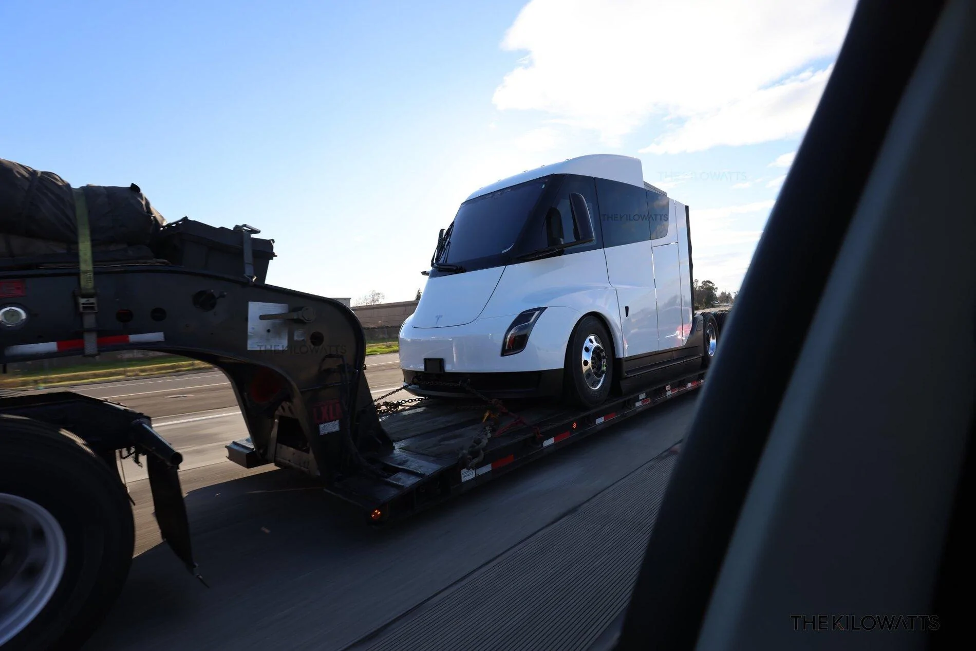 Tesla Model 2 The Tesla Semi’s 500 kWh battery and Convoy Mode are grossly underestimated tesla-semi-white-1