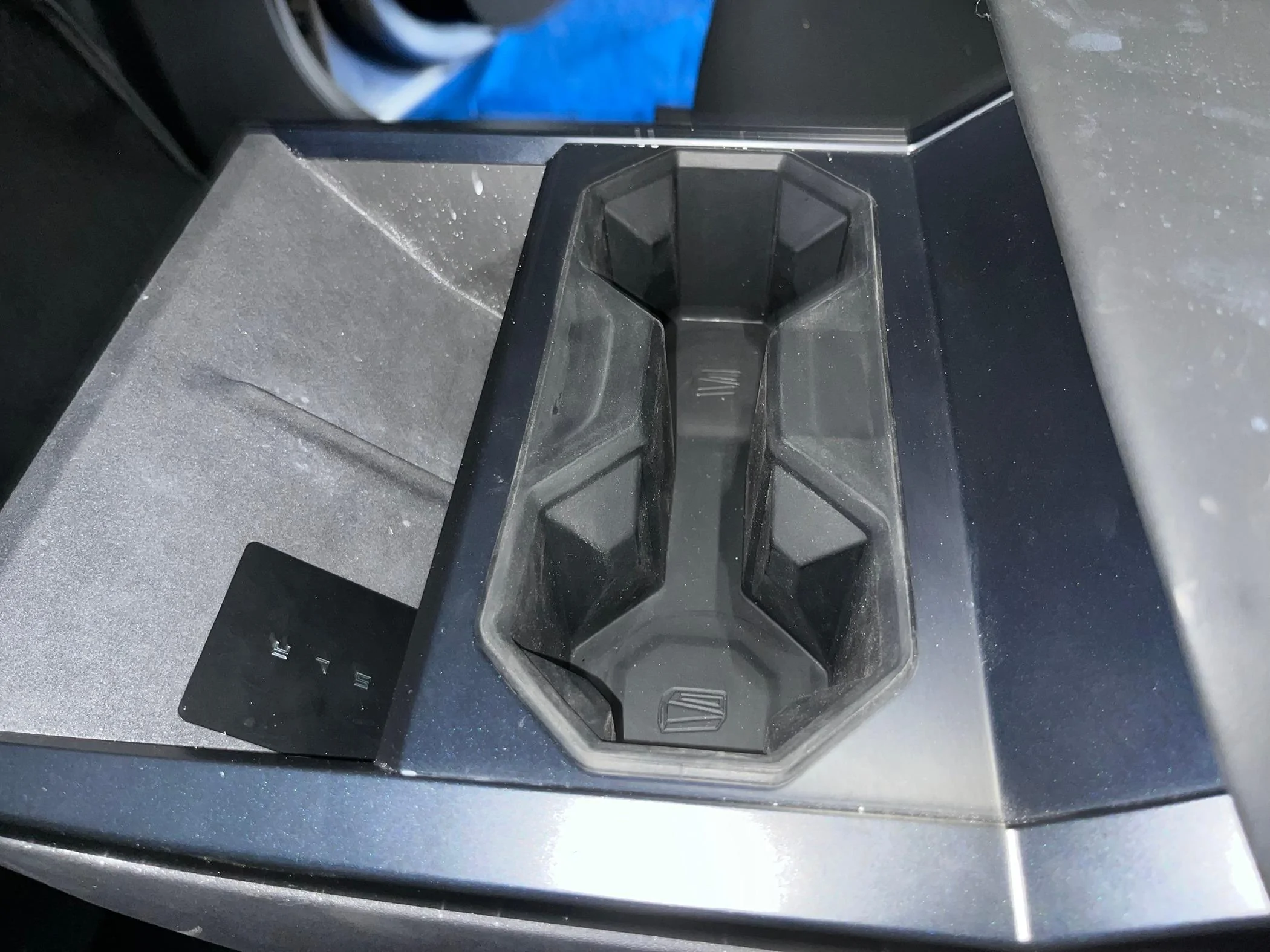 Tesla Model 2 ELECFRESH | Product Testing | Cybertruck Wireless Charging Area and Cup Holder Anti-dirty Solution IMG_1623