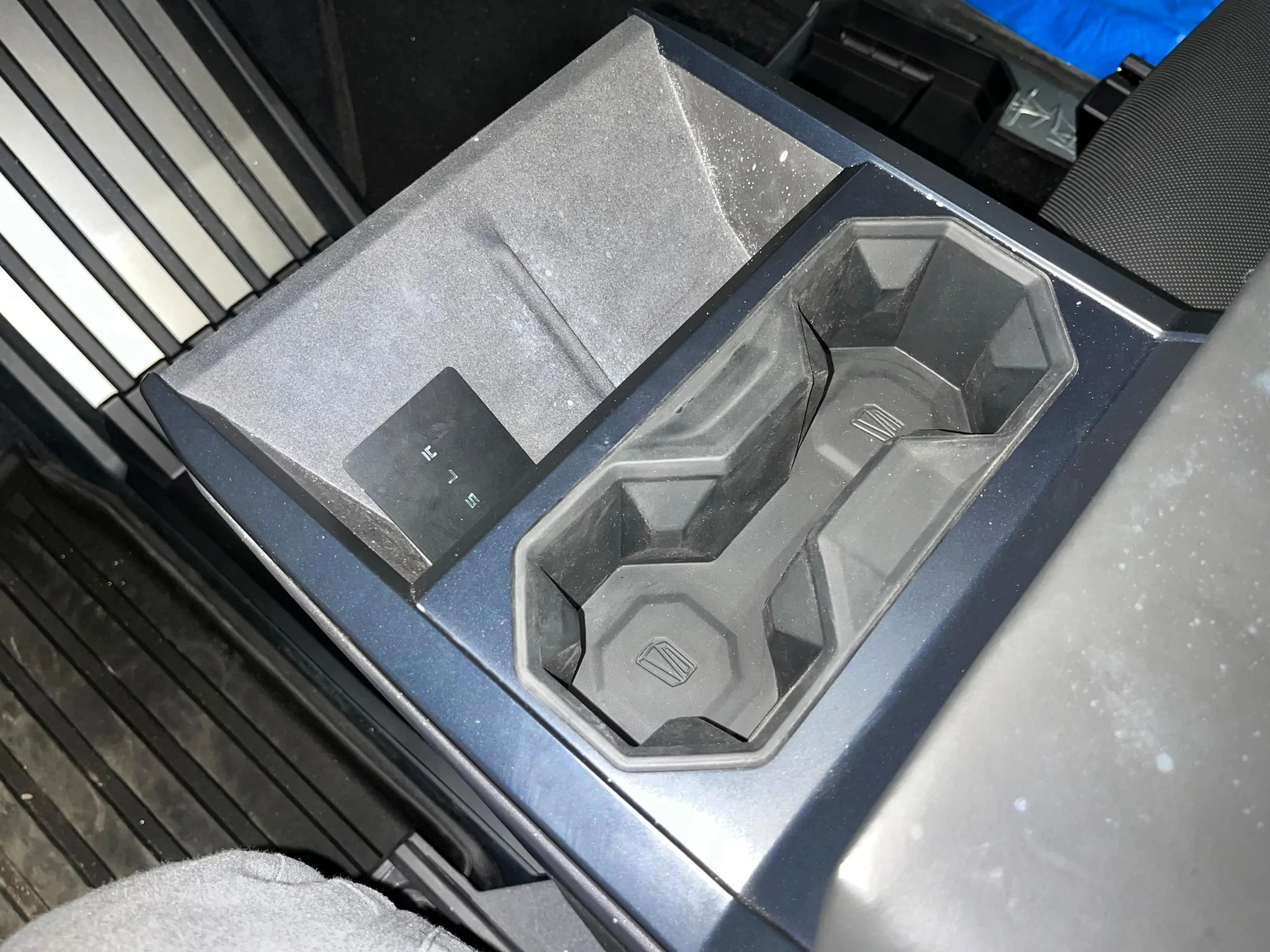 Tesla Model 2 ELECFRESH | Product Testing | Cybertruck Wireless Charging Area and Cup Holder Anti-dirty Solution IMG_1622