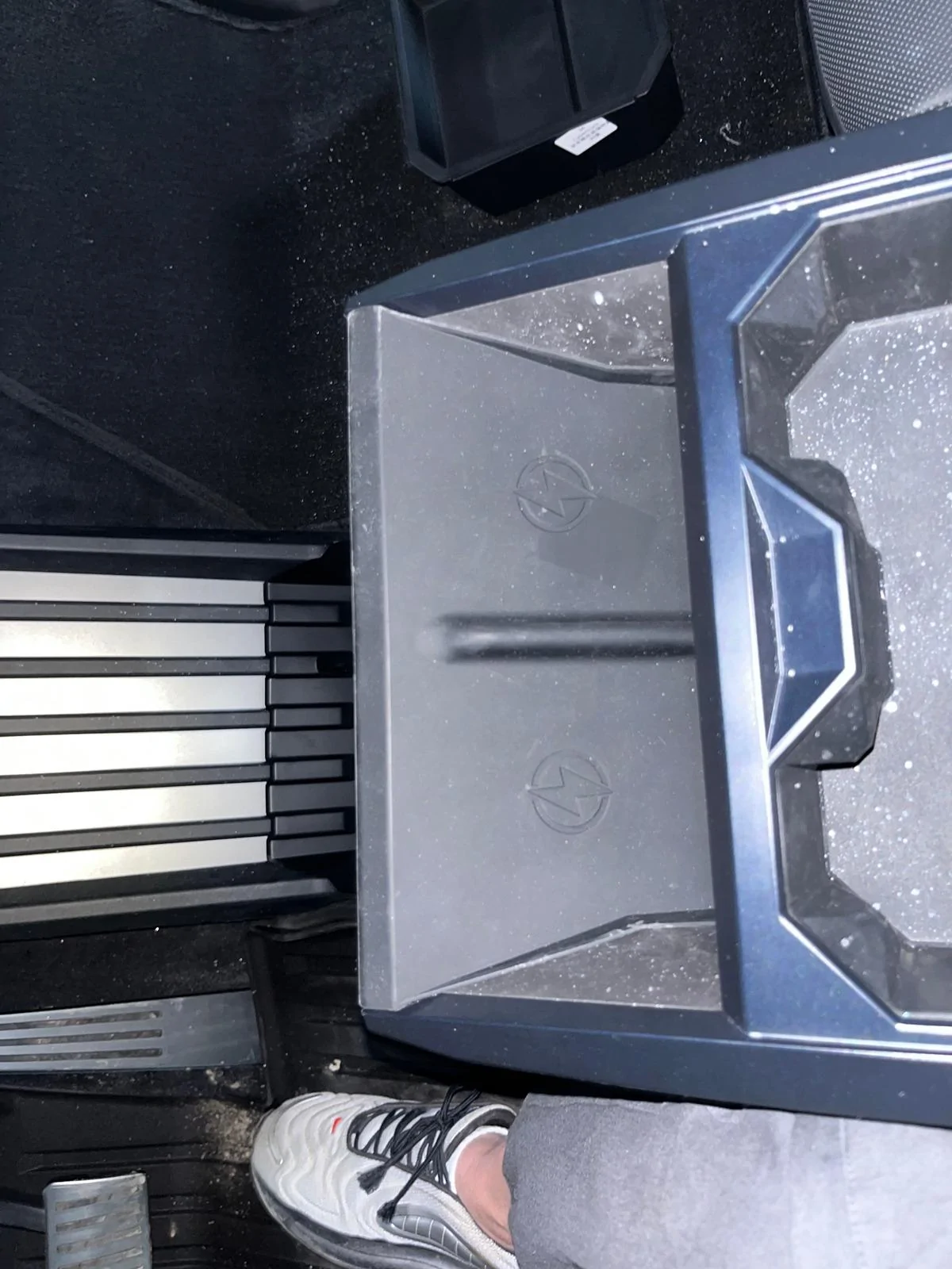 Tesla Model 2 ELECFRESH | Product Testing | Cybertruck Wireless Charging Area and Cup Holder Anti-dirty Solution IMG_1625