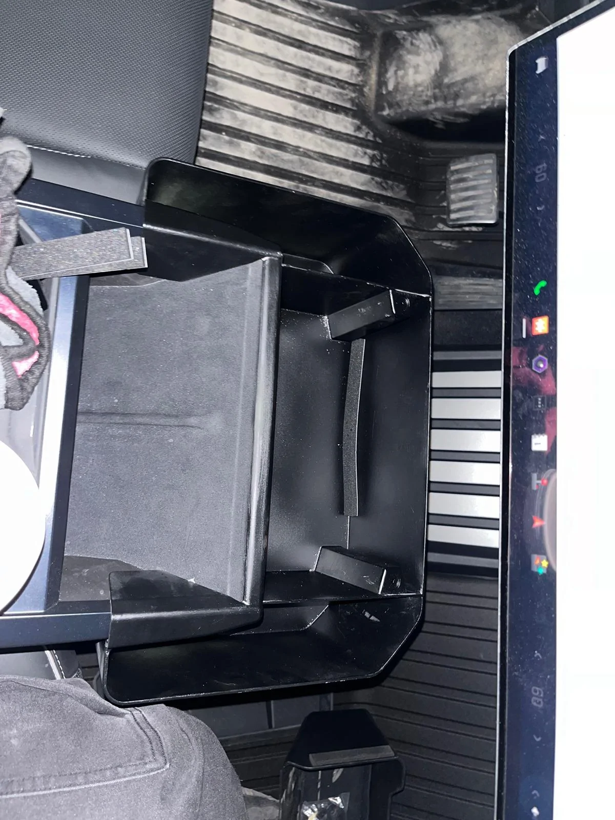 Tesla Model 2 ELECFRESH | Product Testing | The Cybertruck Center Console Hanging Storage Box IMG_1767