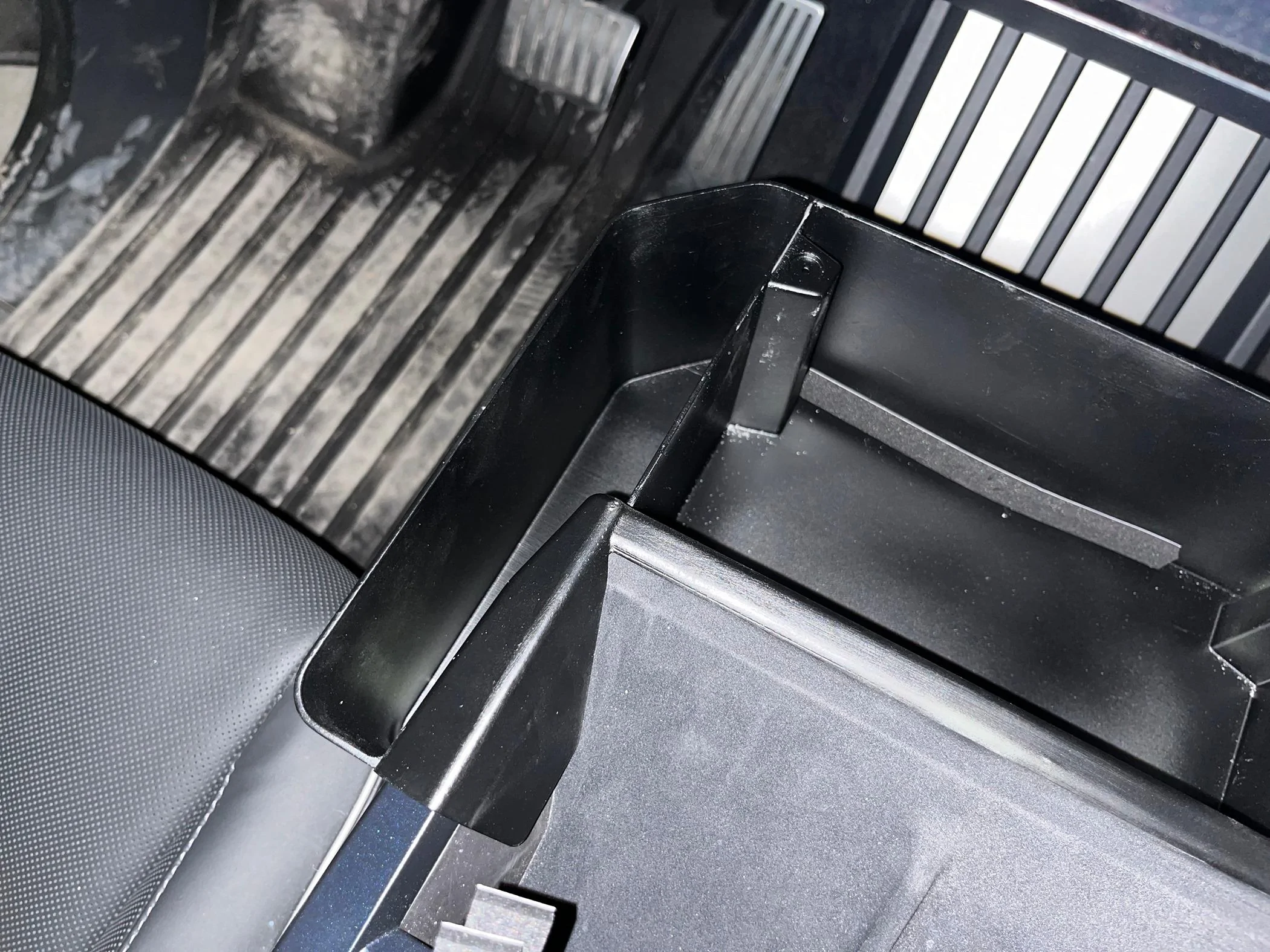 Tesla Model 2 ELECFRESH | Product Testing | The Cybertruck Center Console Hanging Storage Box IMG_1769