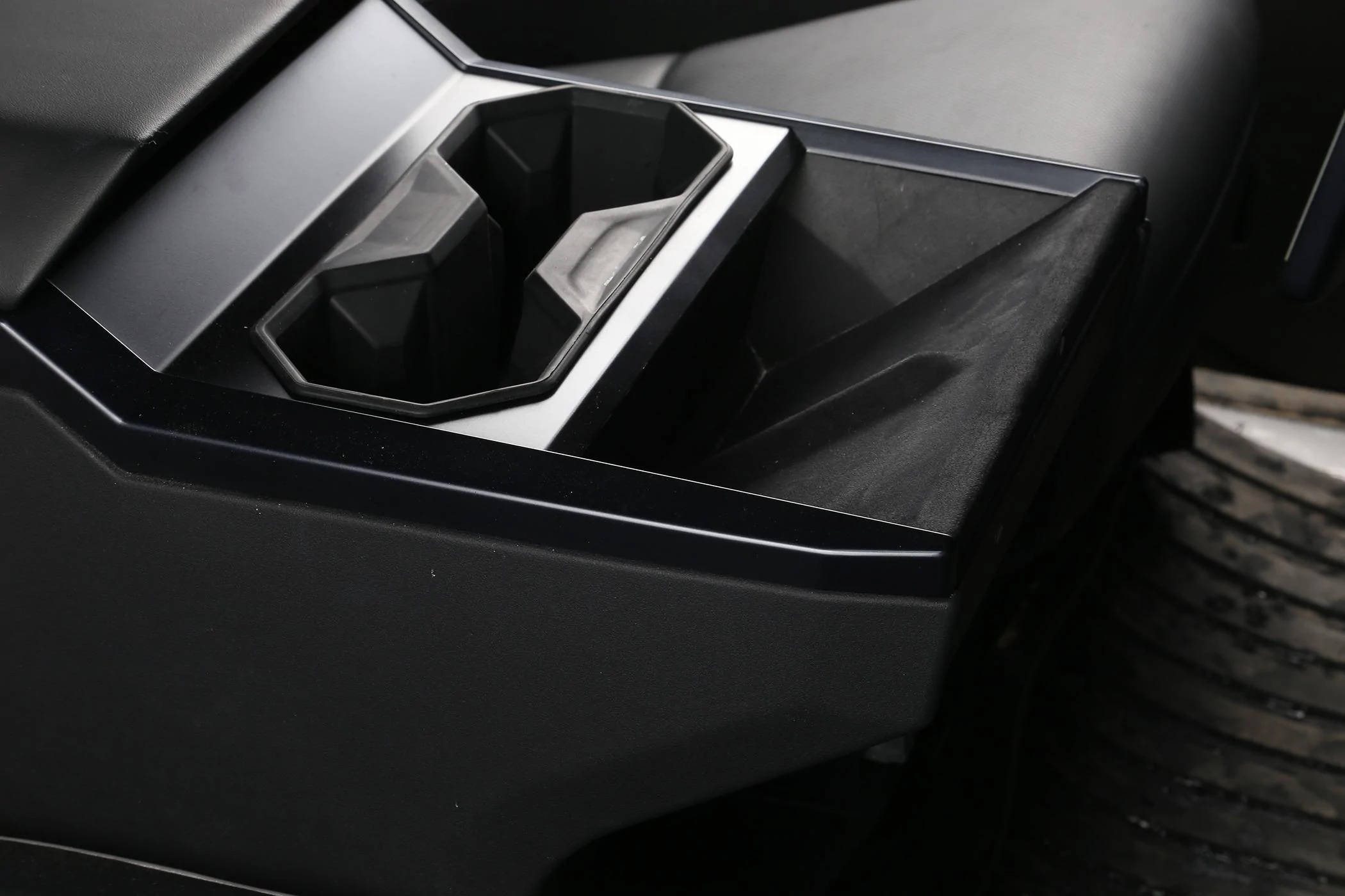 Tesla Model 2 ELECFRESH | Product Testing | Cybertruck Wireless Charging Area and Cup Holder Anti-dirty Solution IMG_6143