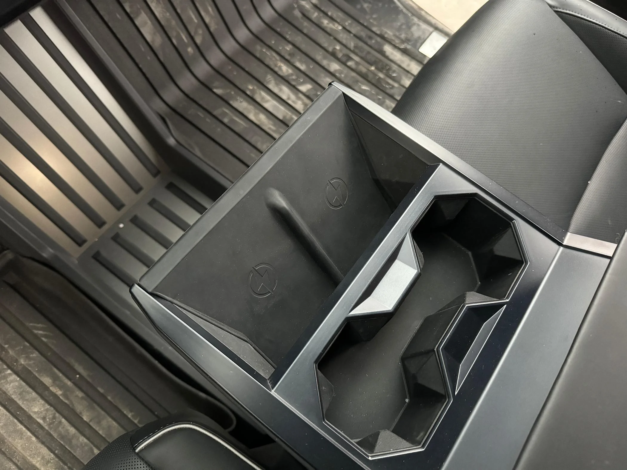 Tesla Model 2 ELECFRESH | Product Testing | Cybertruck Wireless Charging Area and Cup Holder Anti-dirty Solution IMG_0694