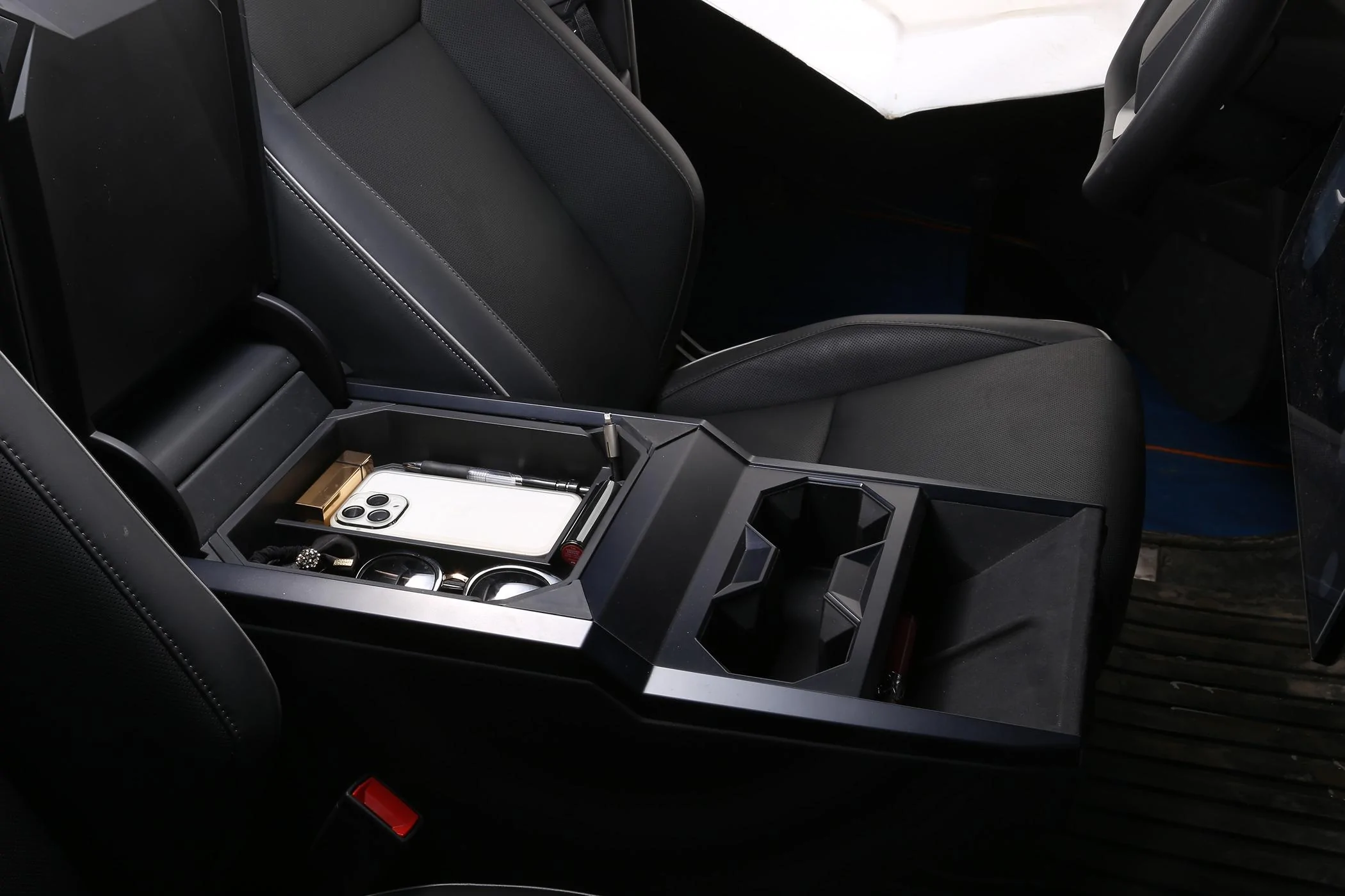 Tesla Model 2 ELECFRESH | Product Testing | The Cybertruck Double-layer Center Console Organizer Solutions IMG_6428