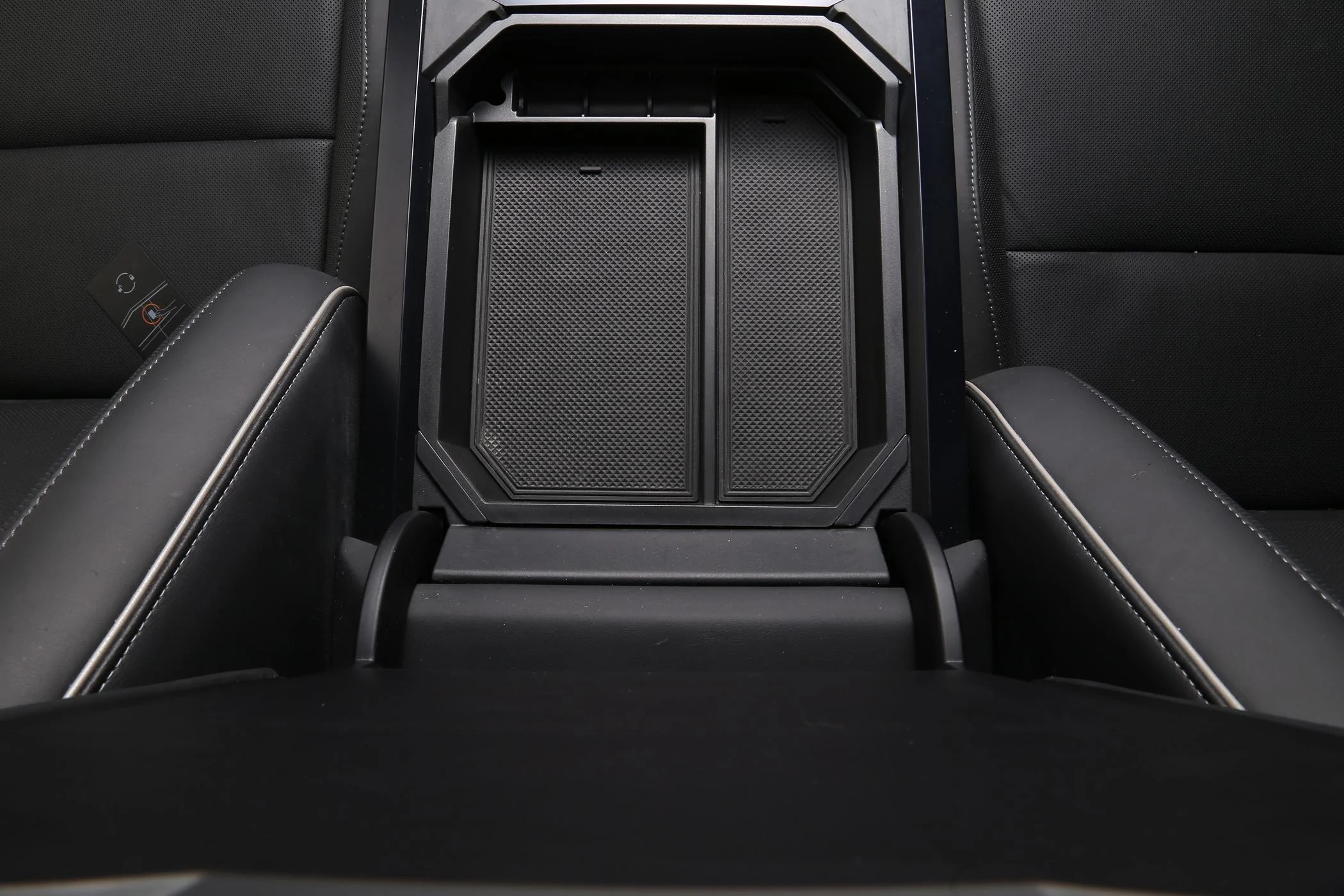 Tesla Model 2 ELECFRESH | Product Testing | The Cybertruck Double-layer Center Console Organizer Solutions IMG_6373
