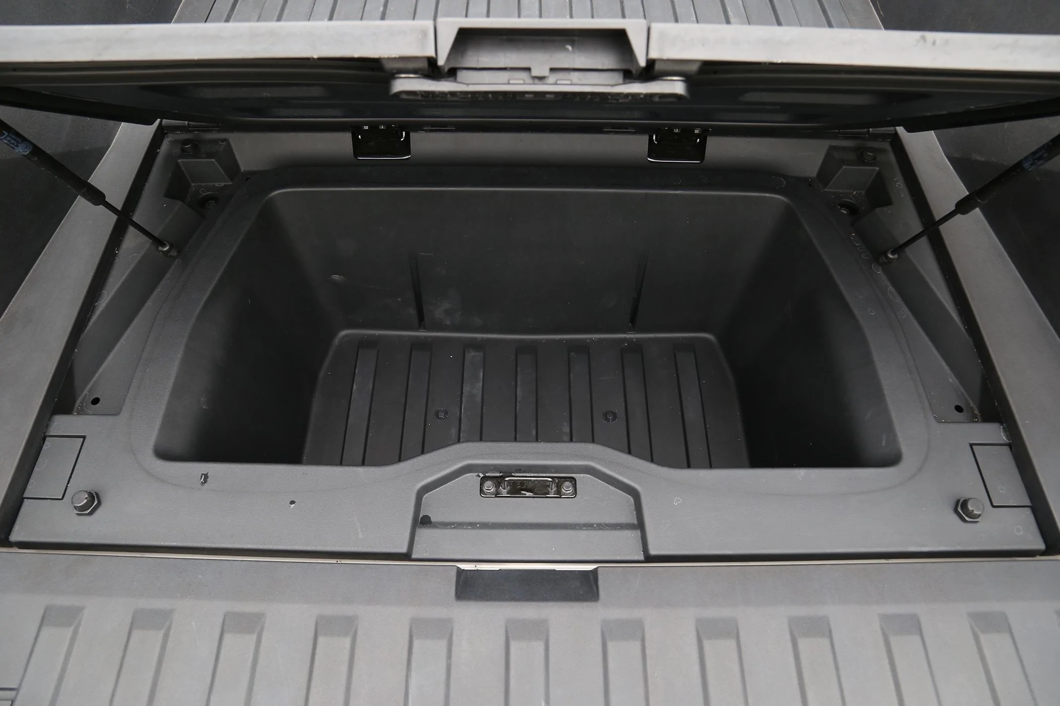 Tesla Model 2 ELECFRESH | Product Testing | The Cybertruck Trunk & Under Rear Trunk Thermal Insulation Bag Solutions IMG_5164