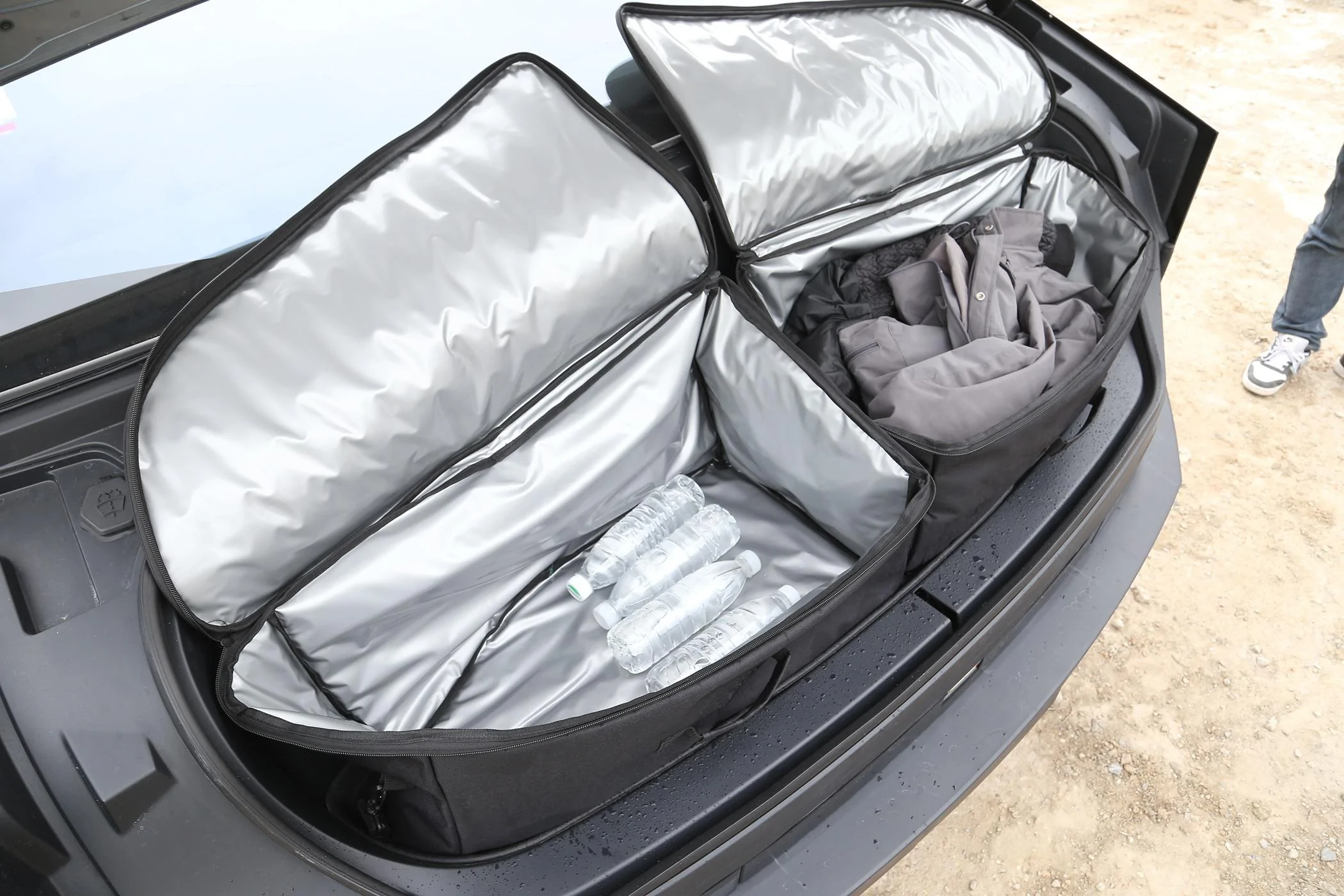 Tesla Model 2 ELECFRESH | Product Testing | The Cybertruck Trunk & Under Rear Trunk Thermal Insulation Bag Solutions IMG_5064