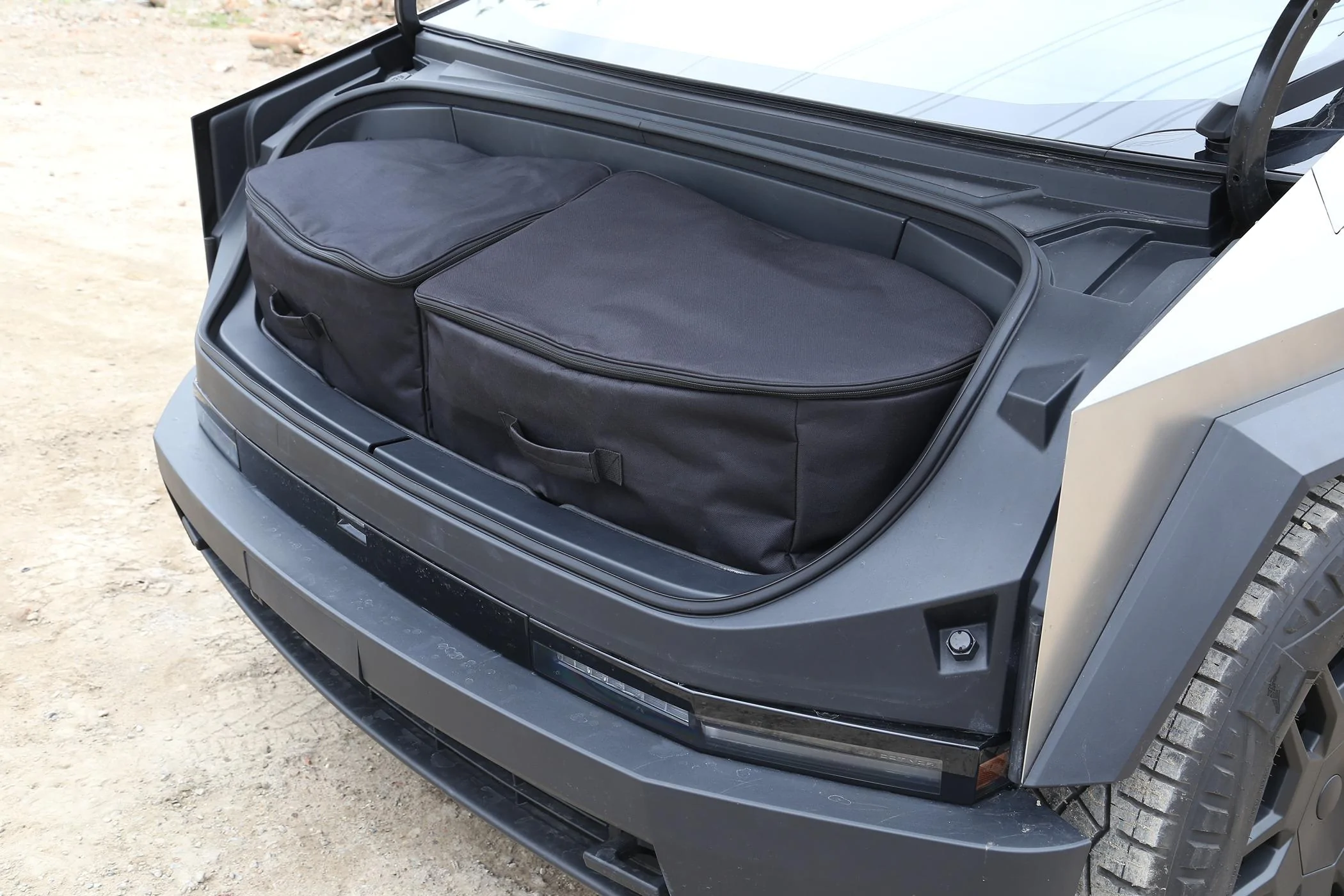 Tesla Model 2 ELECFRESH | Product Testing | The Cybertruck Trunk & Under Rear Trunk Thermal Insulation Bag Solutions IMG_5011
