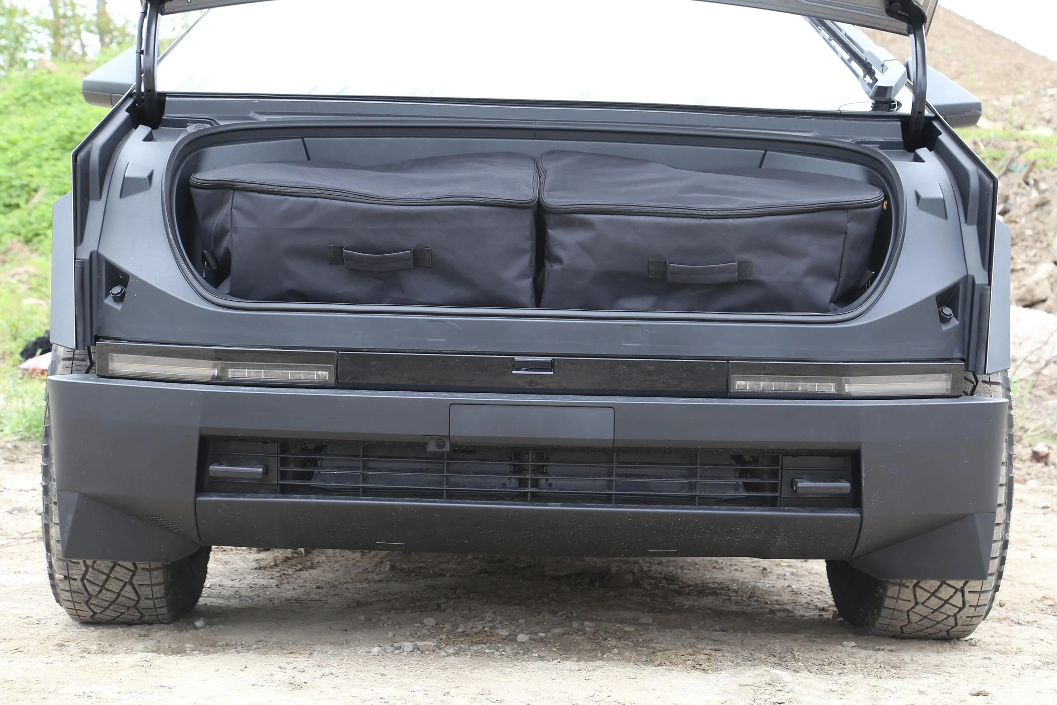 Tesla Model 2 ELECFRESH | Product Testing | The Cybertruck Trunk & Under Rear Trunk Thermal Insulation Bag Solutions IMG_4999