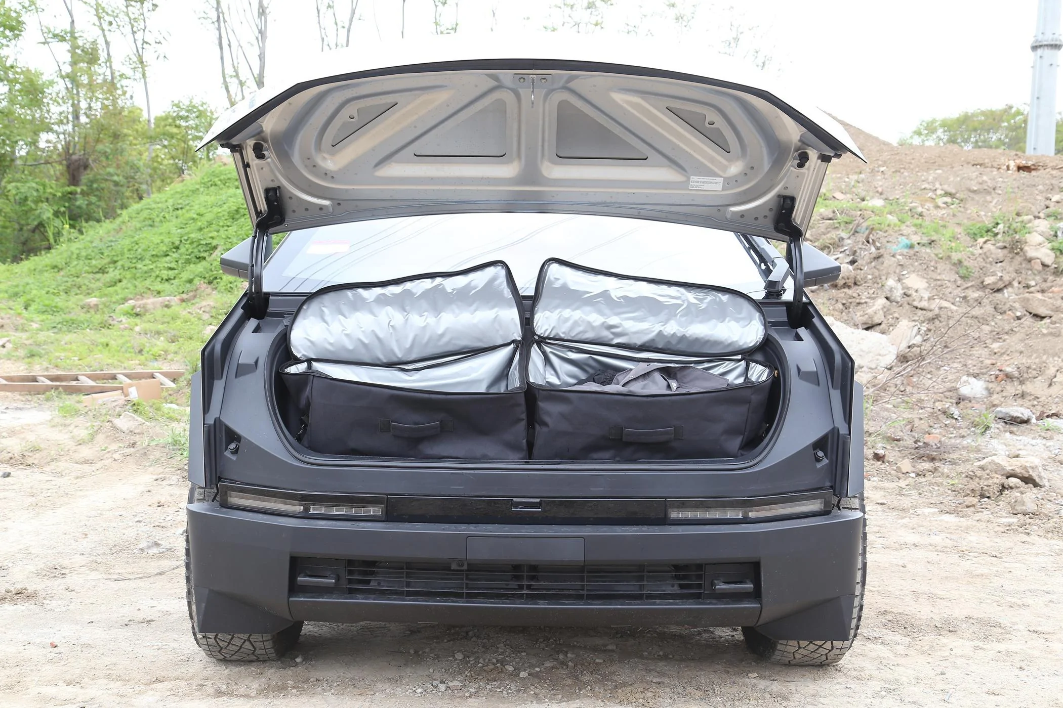 Tesla Model 2 ELECFRESH | Product Testing | The Cybertruck Trunk & Under Rear Trunk Thermal Insulation Bag Solutions IMG_5086