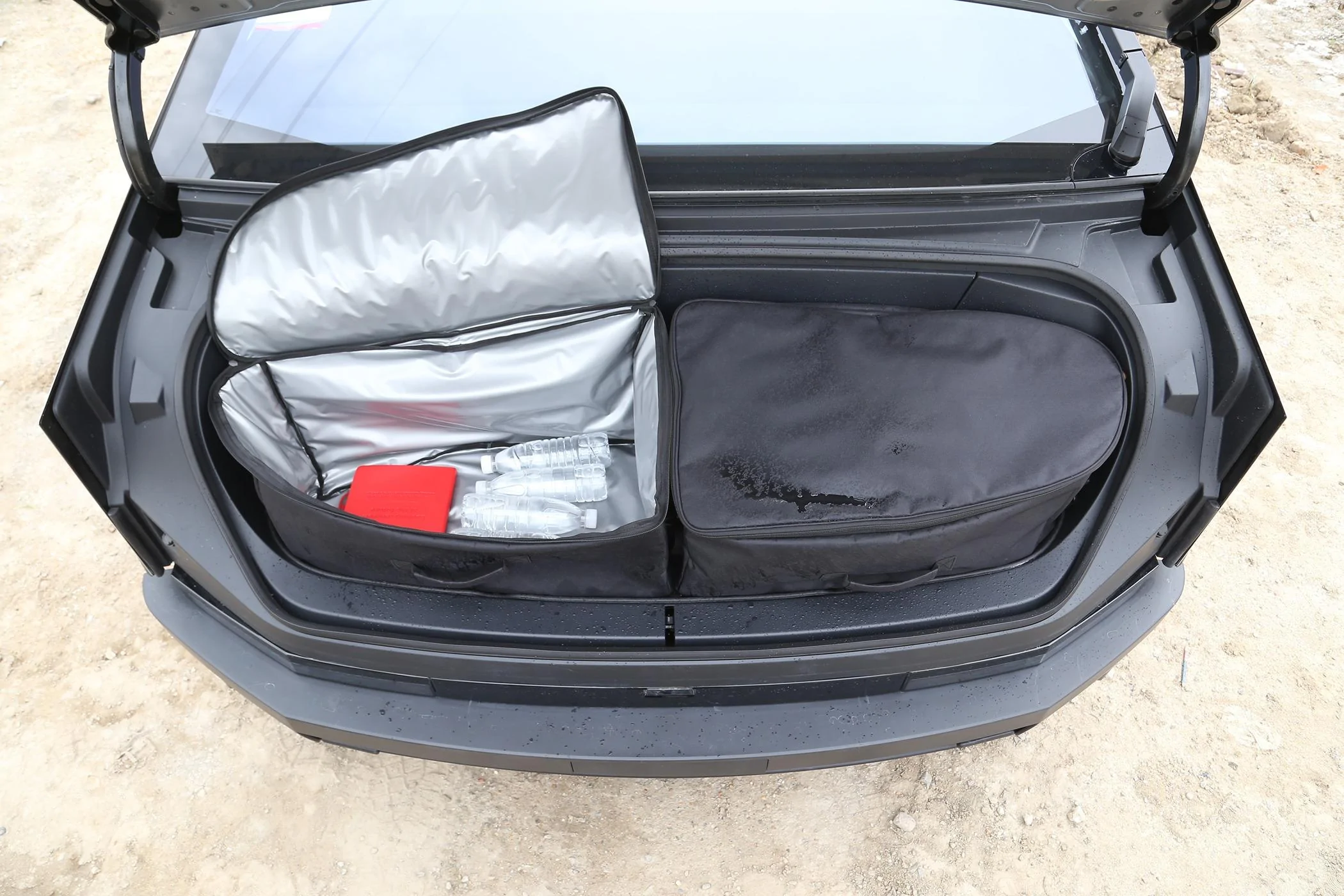 Tesla Model 2 ELECFRESH | Product Testing | The Cybertruck Trunk & Under Rear Trunk Thermal Insulation Bag Solutions IMG_5056