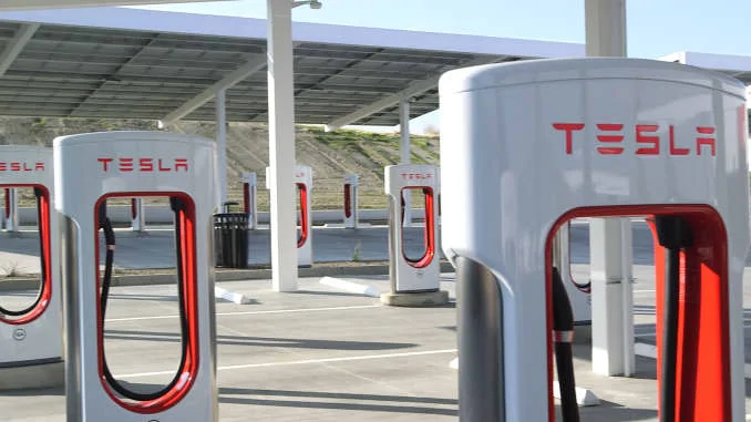 Tesla Model 2 Tesla vs. Lucid: Here’s how the EV rivals are and aren’t alike 106712820-1600799880929-AA138205_17_56_05Still001