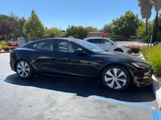 Tesla Model 2 Tesla Model S with tilting display spotted in the wild model-s-tilt-screen-327x245